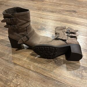 Size 8 Fergalicious boots. Worn once